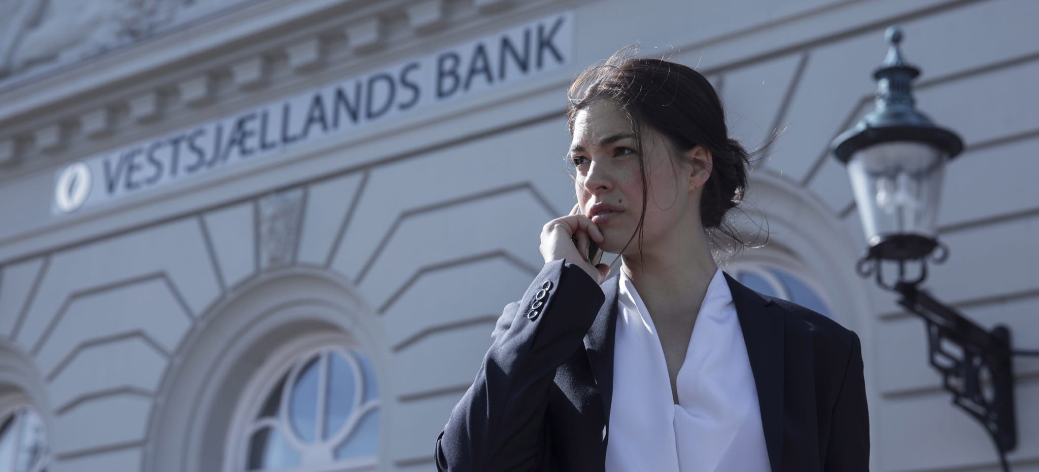 "Follow The Money : Les Initiés" saison 1 en streaming/replay sur France 3 7 Follow The Money Les Initiés saison 1 image série télé