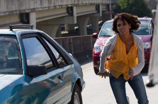 Kidnap film photo critique Halle Berry