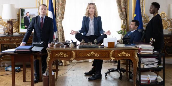 sous contrôle de charly delwart image série télé comédie politique