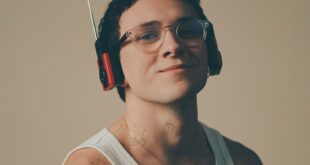 affiche arecibo de louis cattelat au théâtre de l'atelier humour stand-up paris