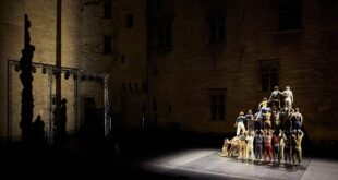 le pas du monde image spectacle cirque avignon 2026 cour d'honneur du palais des papes