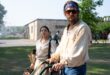 Matthew McConaughey en tenue d’apiculteur aux côtés d’Angelina LookingGlass dans Oklahoma Honey